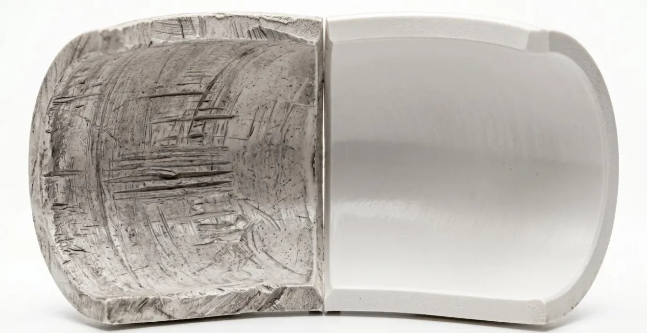 Vue en coupe technique d'un coude PVC montrant la différence entre passage furet et jet haute pression